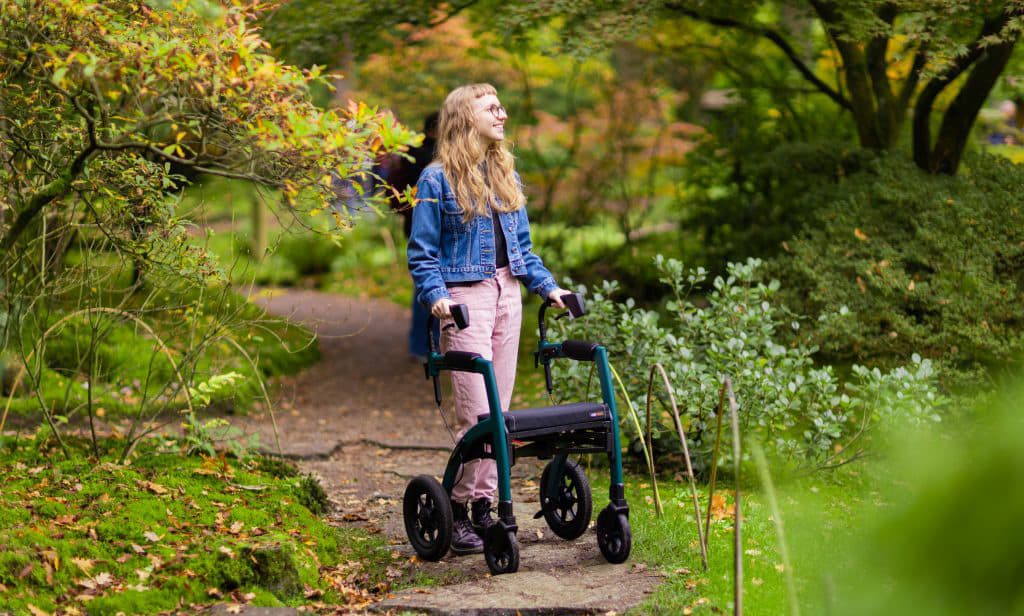 Rollator met luchtbanden voor hobbelige wegen