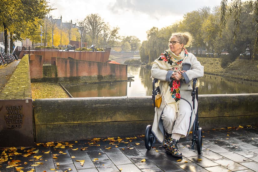 Zitten op een rollator