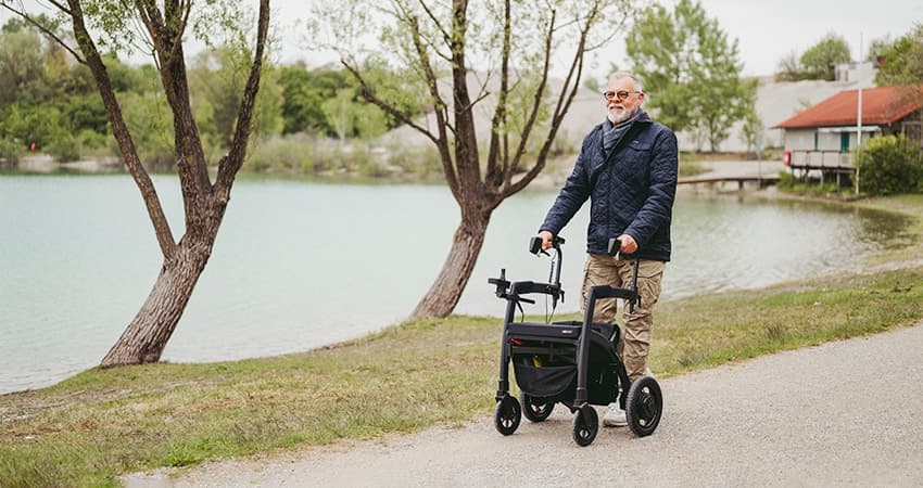 Hoe rollators helpen bij het voorkomen van vallen