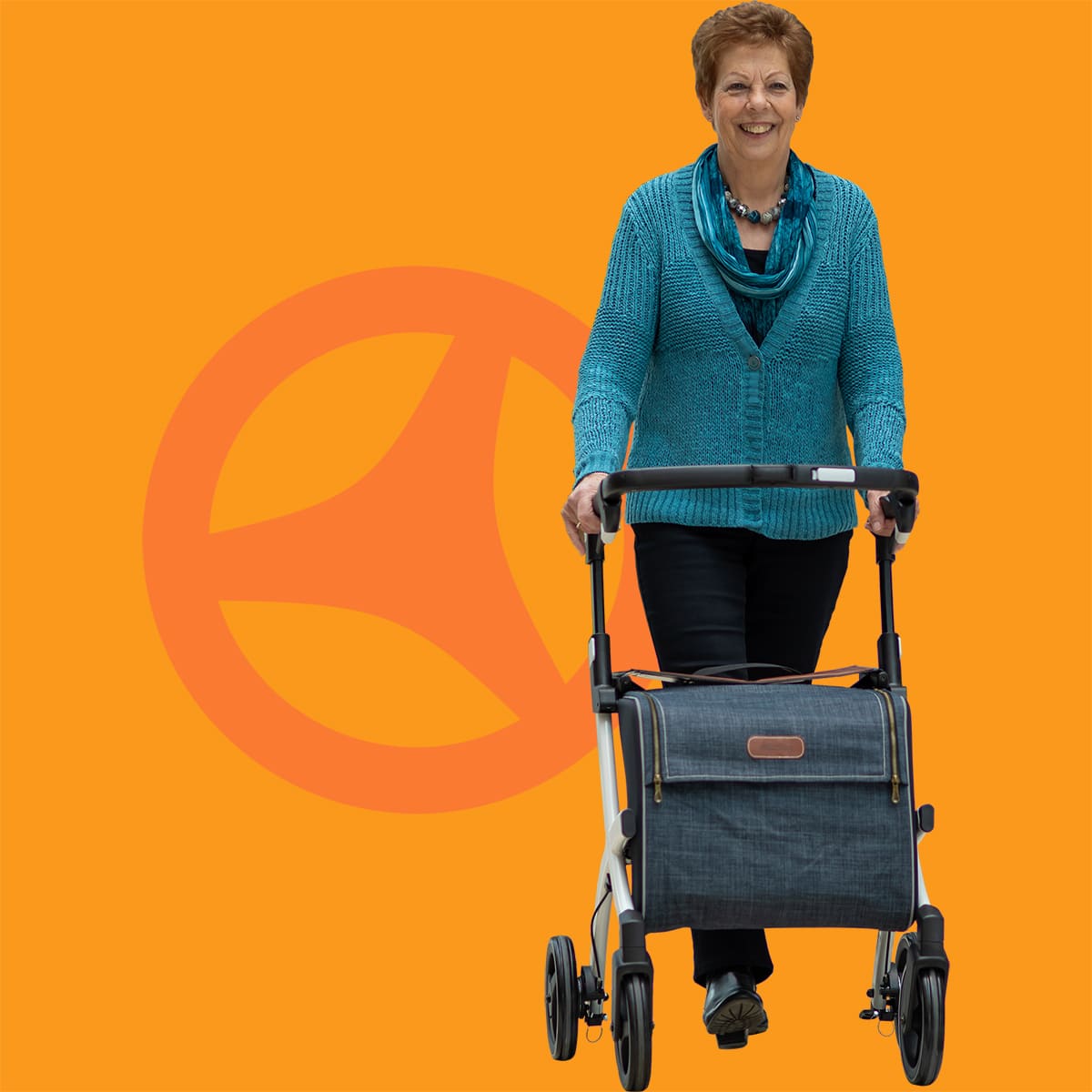 Vrouw loopt met een Rollz Flex rollator met grote boodschappentas